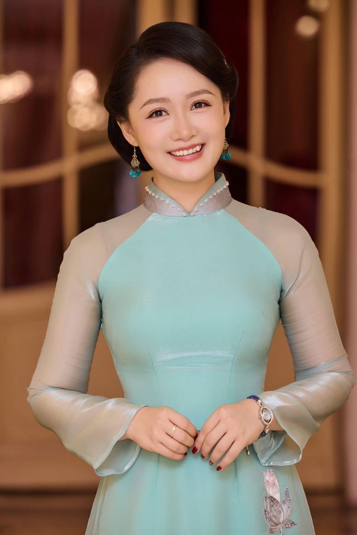 MC Thu Hà VTV đăng ảnh, một khán giả khen: ''Quá đẹp thần tiên tỷ tỷ''.