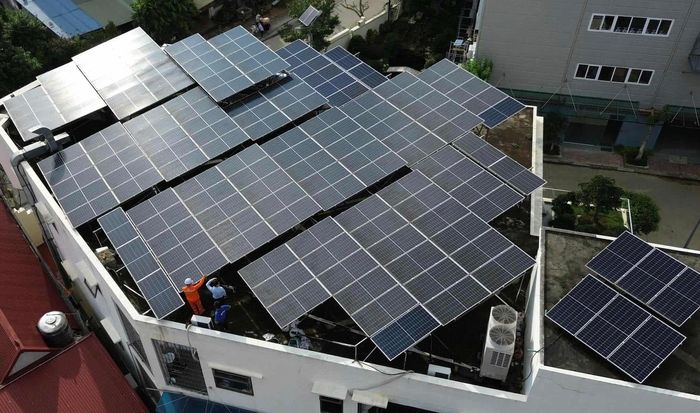 Cả nước hiện có 130.811 hệ thống điện mặt trời mái nhà được lắp đặt và vận hành. Ảnh: EVNNPC