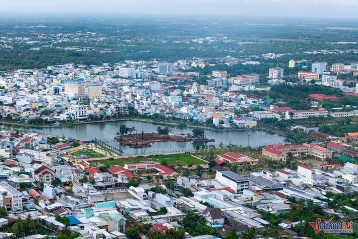 Hợp đồng thế chấp giữa vợ chồng ông K. và ngân hàng chỉ ghi nhận tài sản bảo đảm là quyền sử dụng đất. Tuy nhiên, biên bản xem xét, thẩm định tại chỗ của Tòa án lại xác định thửa đất là đất trống. Ảnh minh họa: Nguyễn Huế