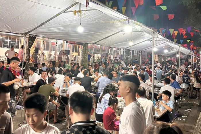 Gian hàng thắng cố ngựa tươi của Hải Sapa TV bán tại tỉnh Phú Thọ vào tháng 4/2026. Ảnh: Hoàng Hải