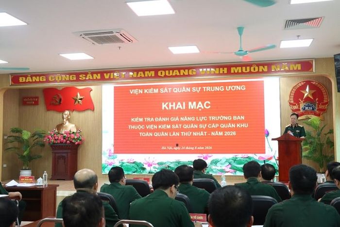 Đồng chí Trung tướng Tạ Quang Khải, Phó Viện trưởng VKSND tối cao, Viện trưởng VKSQS trung ương phát biểu chỉ đạo.