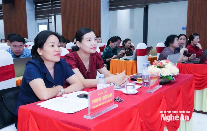 Cán bộ Văn phòng Tỉnh ủy tham gia hội nghị. Ảnh: Mai Hoa