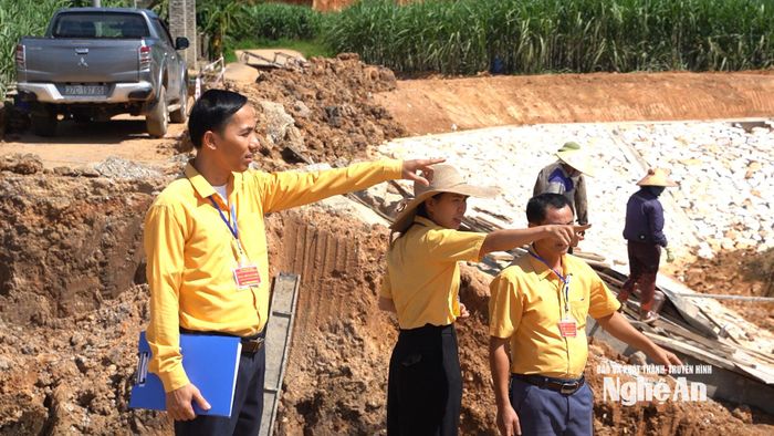 MTTQ xã Nghĩa Lộc giám sát công trình đầu tư trên địa bàn. Ảnh: Kim Hoa