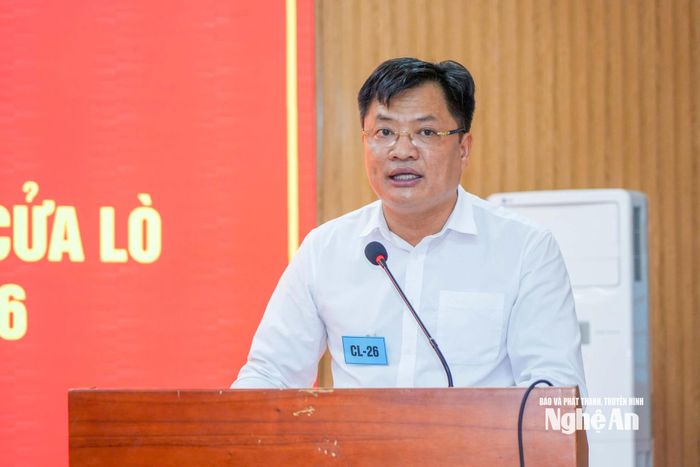 Đồng chí Ngô Đức Kiên - Ủy viên Ban Chấp hành Đảng bộ tỉnh, Bí thư Đảng ủy, Chủ tịch HĐND phường, Trưởng ban Tổ chức diễn tập phát biểu khai mạc diễn tập chiến đấu trong khu vực phòng thủ phường Cửa Lò năm 2026. Ảnh: Hữu Lương