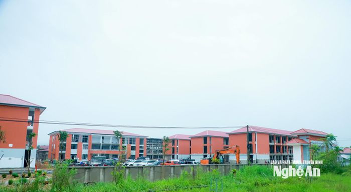 Trường Phổ thông Nội trú liên cấp Tiểu học và THCS xã Anh Sơn cơ bản hoàn thành các hạng mục để khai giảng năm học mới. Ảnh: Thành Duy