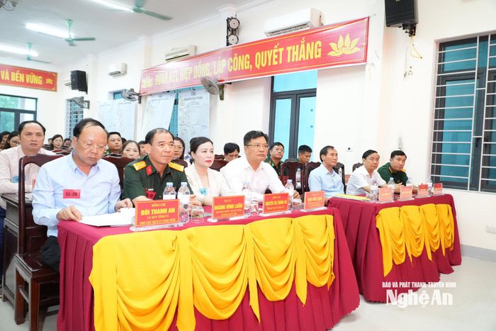 Các đại biểu dự lễ khai mạc. Ảnh: Hữu Lương