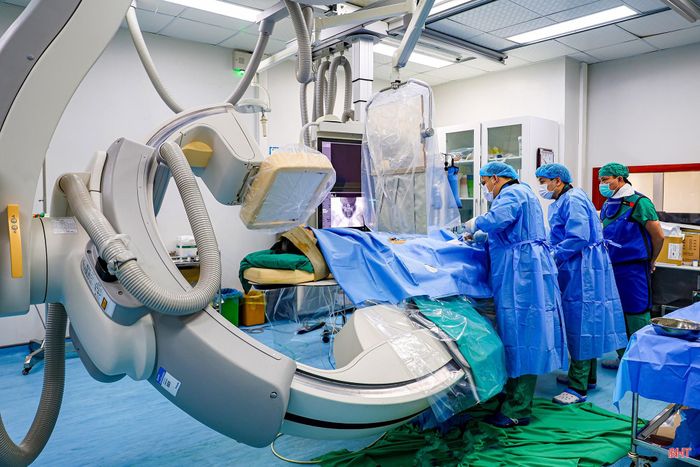 Bệnh viện Đa khoa tỉnh Hà Tĩnh tiếp tục mở rộng sang lĩnh vực can thiệp mạch máu với nhiều kỹ thuật chuyên sâu.