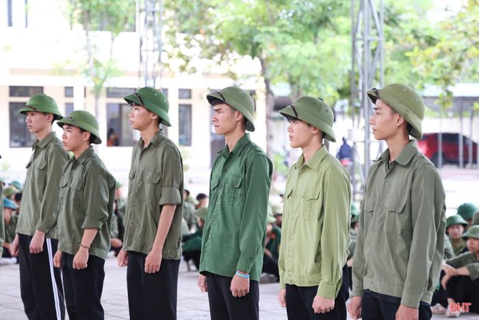 Không khí nghiêm túc ngay trong giờ học đầu tiên.
