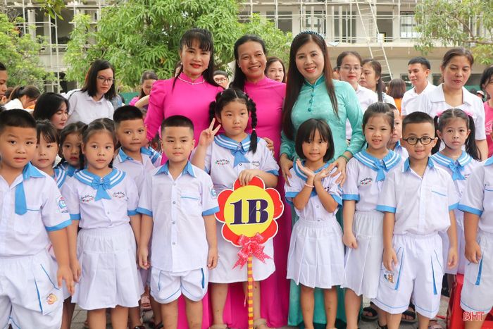 Những khoảnh khắc đáng nhớ của cô trò trong ngày tựu trường.