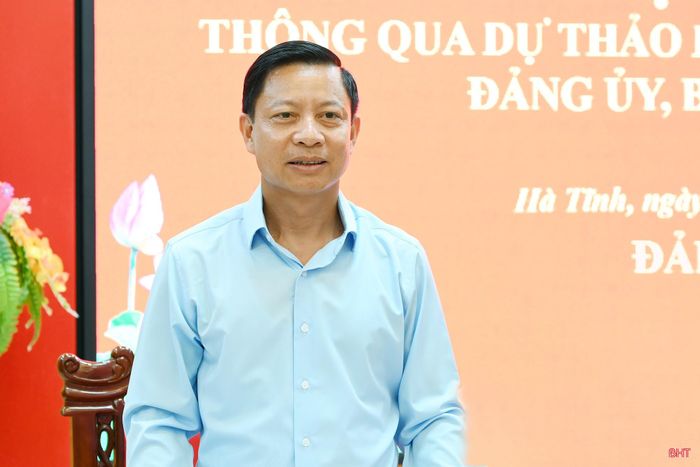 Đồng chí Nguyễn Văn Đồng - Bí thư Đảng ủy, Giám đốc Bảo hiểm xã hội tỉnh phát biểu tại hội nghị.