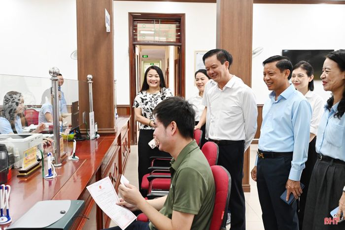 ... và tại Bộ phận Giao dịch một cửa.