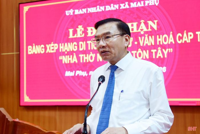  Ông Trần Xuân Lương - Phó Giám đốc Sở VH-TT&DL Hà Tĩnh phát biểu chúc mừng. 