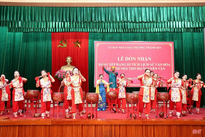 Chương trình văn nghệ chào mừng.