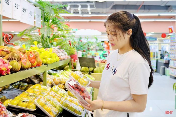 Chị Nguyễn Thị Hà Linh thường cân nhắc kỹ trước khi "xuống tiền" mua sắm.