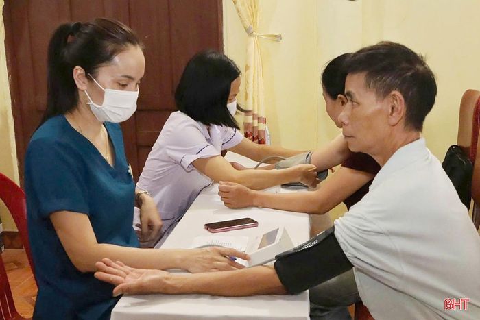 Hiện nay, tâm lý “có bệnh mới đi khám” vẫn còn khá phổ biến trong một bộ phận người dân. (Ảnh: Phúc Quang)