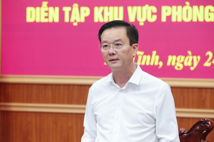 Đồng chí Trần Báu Hà - Ủy viên BTV Tỉnh ủy, Phó Chủ tịch Thường trực UBND tỉnh, Trưởng Tiểu ban Văn kiện, nội dung thực binh và Tiểu ban Lực lượng, phương tiện kết luận hội nghị.