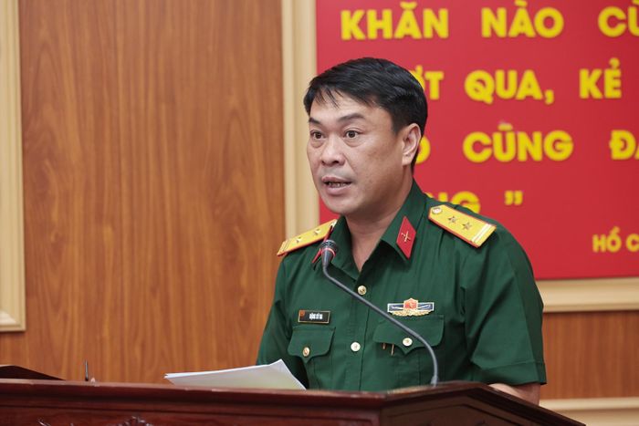 Trung tá Đặng Sỹ Ba - Phó Tham mưu trưởng Bộ CHQS tỉnh báo cáo tại hội nghị.