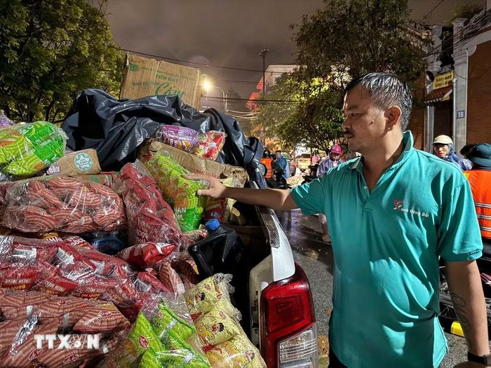 Vật dụng thiết yếu được chuẩn bị để hỗ trợ cho các hộ dân phải di dời. (Ảnh: Tiến Vĩnh/TTXVN)