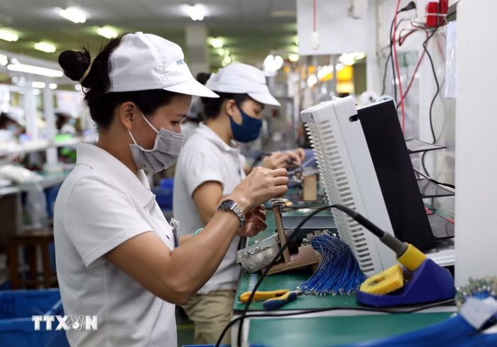 Dây chuyền sản xuất; lắp ráp linh kiện cho bếp gas của Công ty TNHH Paloma Việt Nam tại Khu công nghiệp, đô thị VSIP Hải Phòng. (Ảnh: Danh Lam/TTXVN)
