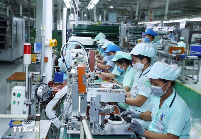 Sản xuất các loại loa và tai nghe điện thoại di động tại nhà máy trong Khu Công nghiệp Đô thị và Dịch vụ VSIP Bắc Ninh. (Ảnh: Thống Nhất/TTXVN)
