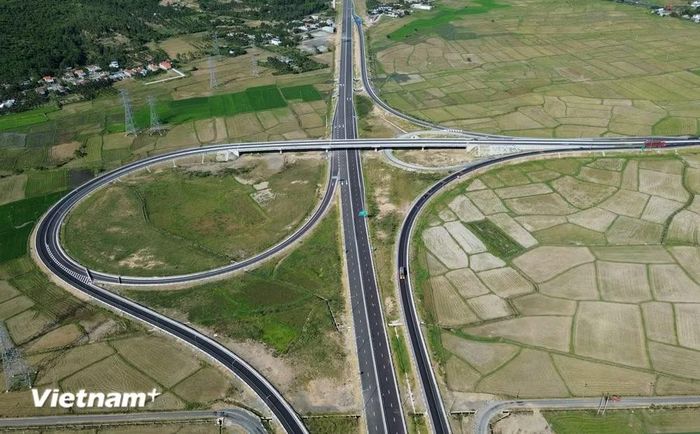 Một nút giao tại Dự án thành phần cao tốc Bắc-Nam được hoàn thành, đưa vào khai thác. (Ảnh: Khánh Hùng/Vietnam+)