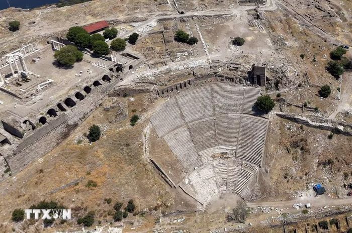 Quang cảnh thành cổ Bergama ở lưu vực Bakircay, tỉnh Izmir, Thổ Nhĩ Kỳ, ngày 22/8/2026. (Ảnh: THX/TTXVN phát)