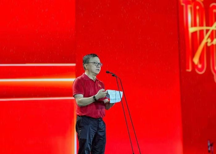 Đồng chí Lê Quốc Minh, Ủy viên Trung ương Đảng, Tổng Biên tập Báo Nhân Dân, Phó Trưởng ban Tuyên giáo Trung ương, Chủ tịch Hội Nhà báo Việt Nam phát biểu khai mạc chương trình. (Nguồn: Nhân Dân)