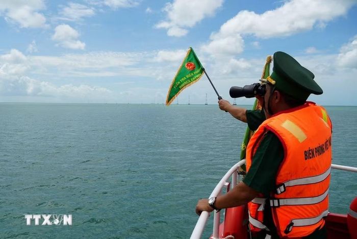 Cán bộ, chiến sỹ Trạm kiểm soát Biên phòng Rạch Đầm, Đồn Biên phòng cửa khẩu An Thới (Ban Chỉ huy Bộ đội Biên phòng An Giang) tuần tra, kiểm soát trên khu vực biển Phú Quốc (An Giang). (Ảnh: Lê Huy Hải/TTXVN)