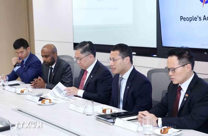 Chủ tịch Đảng Hành động Nhân dân Singapore, Bộ trưởng Bộ Giáo dục Singapore Desmond Lee tại cuộc gặp. (Ảnh: Phương Hoa/TTXVN)