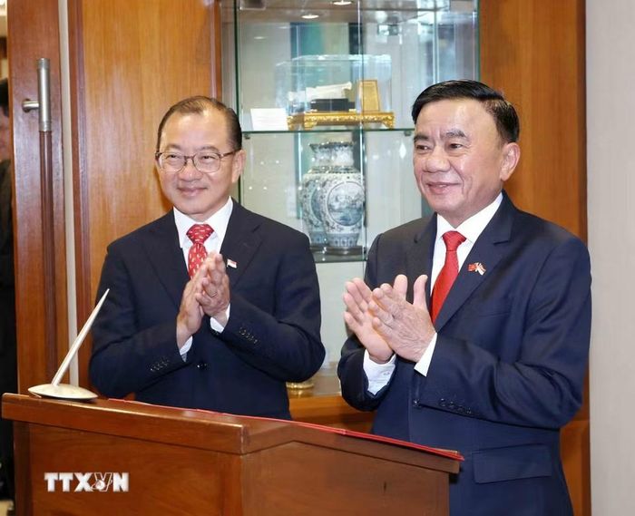 Thường trực Ban Bí thư Trần Cẩm Tú tại Nhà Quốc hội Singapore. (Ảnh: Phương Hoa/TTXVN)