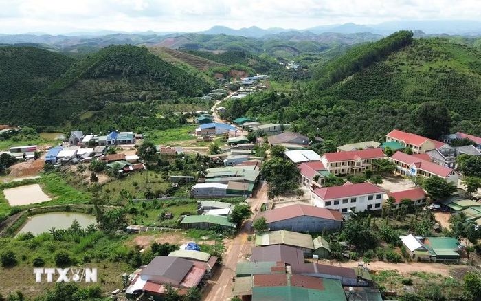 Cơ sở hạ tầng ở xã Tà Đùng (Lâm Đồng) được đầu tư phát triển từ chương trình mục tiêu quốc gia phát triển kinh tế xã hội vùng đồng bào dân tộc thiểu số và miền núi. (Ảnh: Nguyễn Huy Thành/TTXVN)
