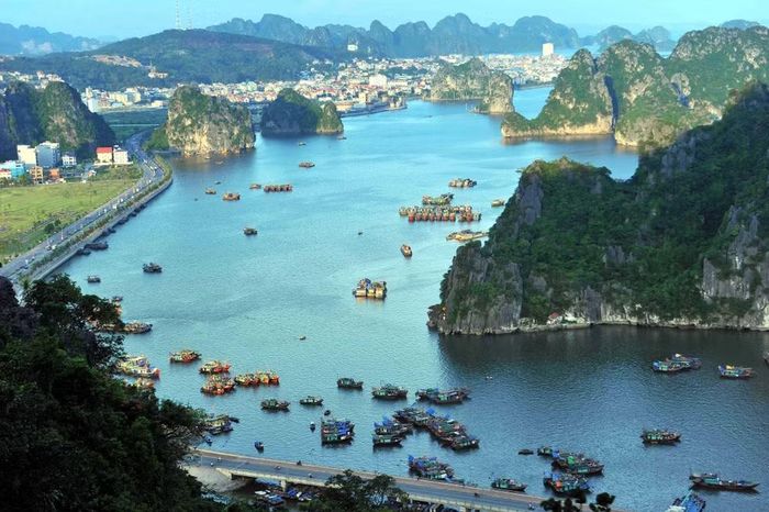 Vịnh Hạ Long, tỉnh Quảng Ninh. (Ảnh: Minh Đức/TTXVN)
