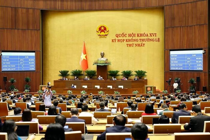 Quốc hội biểu quyết thông qua Nghị quyết của Quốc hội phê duyệt chủ trương đầu tư Chương trình mục tiêu quốc gia phát triển văn hóa-xã hội, nông thôn, dân tộc và miền núi giai đoạn 2026-2035. (Ảnh: Doãn Tấn/TTXVN)