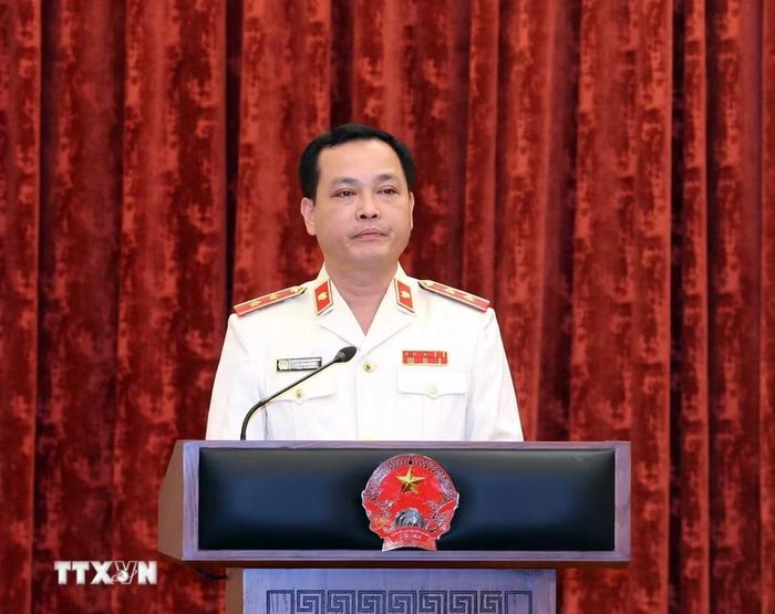 Đồng chí Lê Văn Đông, Kiểm sát viên Viện Kiểm sát nhân dân tối cao, đại diện cho các đồng chí được bổ nhiệm phát biểu nhận nhiệm vụ. (Ảnh: Thống Nhất/TTXVN)