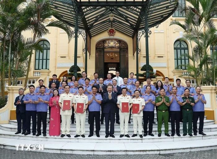 Tổng Bí thư, Chủ tịch nước Tô Lâm, các đại biểu và các đồng chí được bổ nhiệm chức danh Kiểm sát viên Viện Kiểm sát nhân dân tối cao. (Ảnh: Thống Nhất/TTXVN)