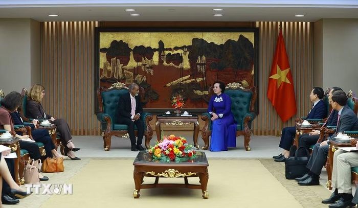Phó Thủ tướng Phạm Thị Thanh Trà tiếp ông Sanjay Wijesekera, Giám đốc Quỹ Nhi đồng Liên hợp quốc (UNICEF) khu vực châu Á-Thái Bình Dương. (Ảnh: Dương Giang/ TTXVN)