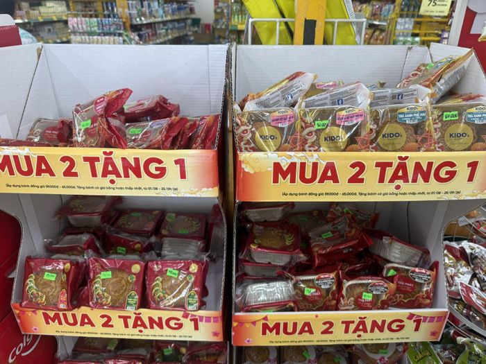 Chương trình “mua 2 tặng 1” được triển khai tại một cửa hàng Bách Hóa Xanh ở TP Hồ Chí Minh.