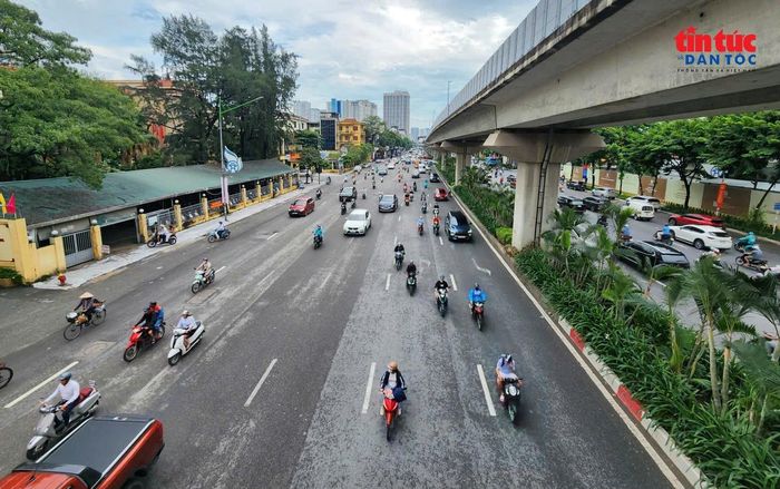 Dù Hà Nội xuất hiện mưa rả rích dài ngày, nhưng đường phố không xuất hiện điểm ngập úng.