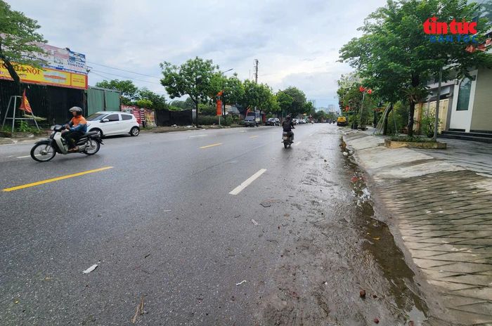 “Vịnh Triều Khúc”, tên gọi quen thuộc của phố Vũ Đức Úy (phường Thanh Liệt) mỗi khi mưa lớn, nhưng những ngày này đã không còn cảnh nước dâng cao, tràn vào nhà dân hay khiến xe cộ chết máy hàng loạt.