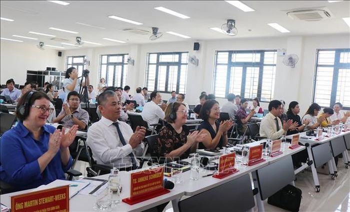 Các đại biểu tham dự chương trình.