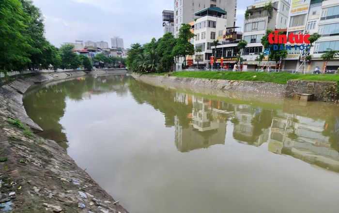 Việc TP Hà Nội nạo vét các dòng sông trong nội đô, góp phần nâng cao năng lực thoát nước trong mùa mưa.