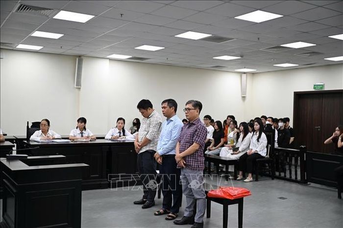 Ba bị cáo tại phiên tòa. Ảnh: Kim Anh/TTXVN