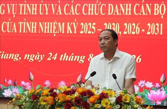 Phó Bí thư Thường trực Tỉnh ủy An Giang Lâm Minh Thành phát biểu tại hội nghị.