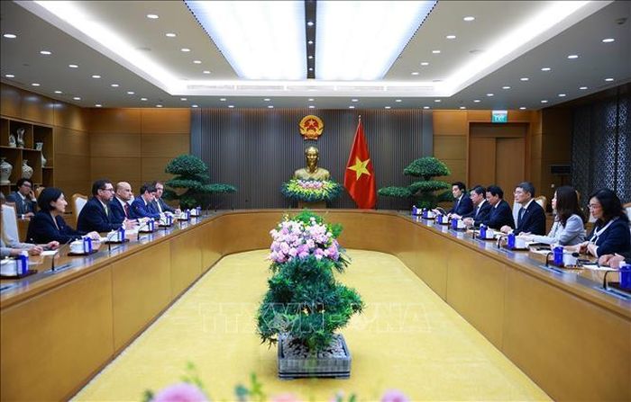 Thủ tướng Lê Minh Hưng tiếp Bộ trưởng Ngoại giao Cộng hòa Chile Francisco Pérez Mackenna. Ảnh: Dương Giang/TTXVN