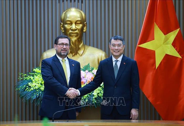 Thủ tướng Lê Minh Hưng tiếp Bộ trưởng Ngoại giao Cộng hòa Chile Francisco Pérez Mackenna. Ảnh: Dương Giang/TTXVN