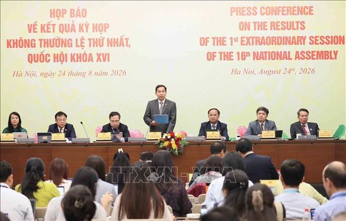 Tổng Thư ký, Chủ nhiệm Văn phòng Quốc hội Lê Quang Mạnh chủ trì Họp báo. Ảnh: An Đăng/ TTXVN