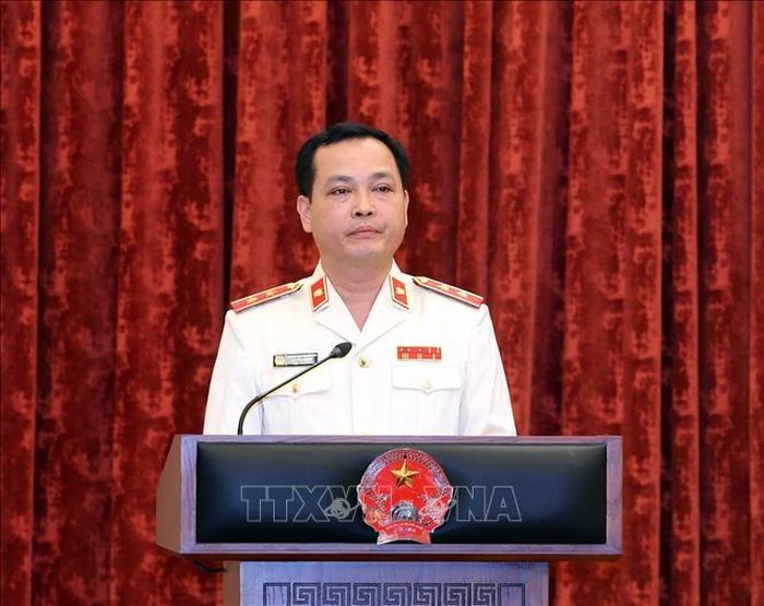 Đồng chí Lê Văn Đông, Kiểm sát viên Viện Kiểm sát nhân dân tối cao, đại diện cho các đồng chí được bổ nhiệm phát biểu nhận nhiệm vụ. Ảnh: Thống Nhất/TTXVN