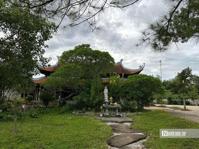 Ngôi chùa được cho là xây dựng từ thế kỷ XV và gắn với nhiều câu chuyện được lưu truyền trong dân gian về thời kỳ nghĩa quân Lam Sơn hoạt động tại vùng đất này. Theo các tư liệu, chùa Côn Sơn nằm trong hệ thống di tích, thành lũy thuộc khu căn cứ Đỗ Gia của nghĩa quân Lam Sơn trên vùng đất Hà Tĩnh ngày nay.