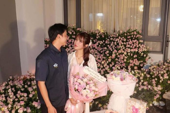 Toàn bộ khung cảnh lãng mạng được Diệp Lâm Anh chia sẻ. Ảnh: FBNV.