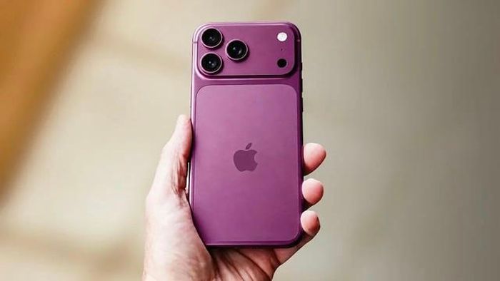 Dark Cherry có thể trở thành một trong những màu sắc gắn liền với một thế hệ iPhone cụ thể. Ảnh Vietnamnet.
